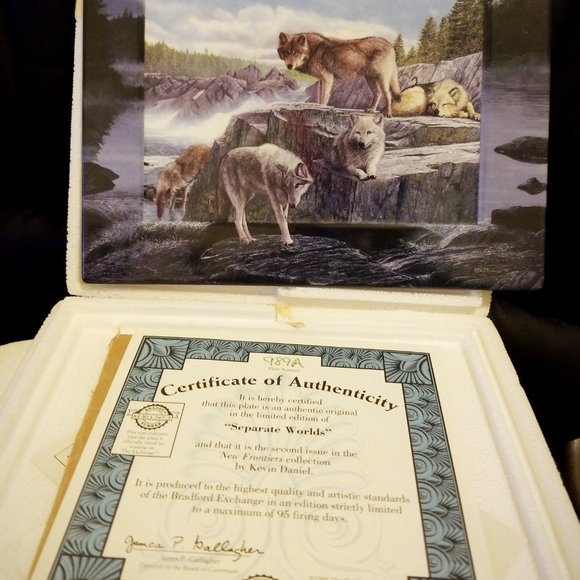 Bradford Exchange Wolf Plates  Set of 4 🎄  "PRICE IS FIIRM" - Picture 4 of 6